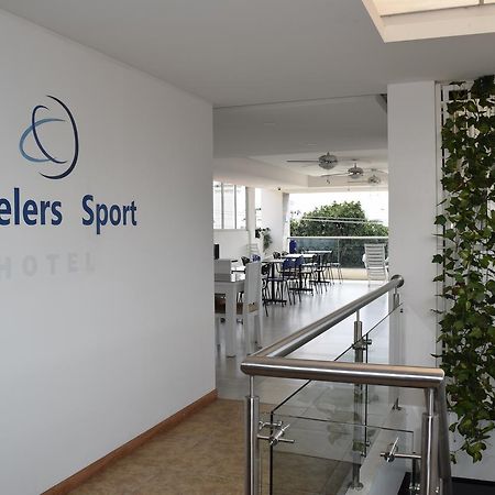 Hotel Travelers Sport Cali Exterior photo